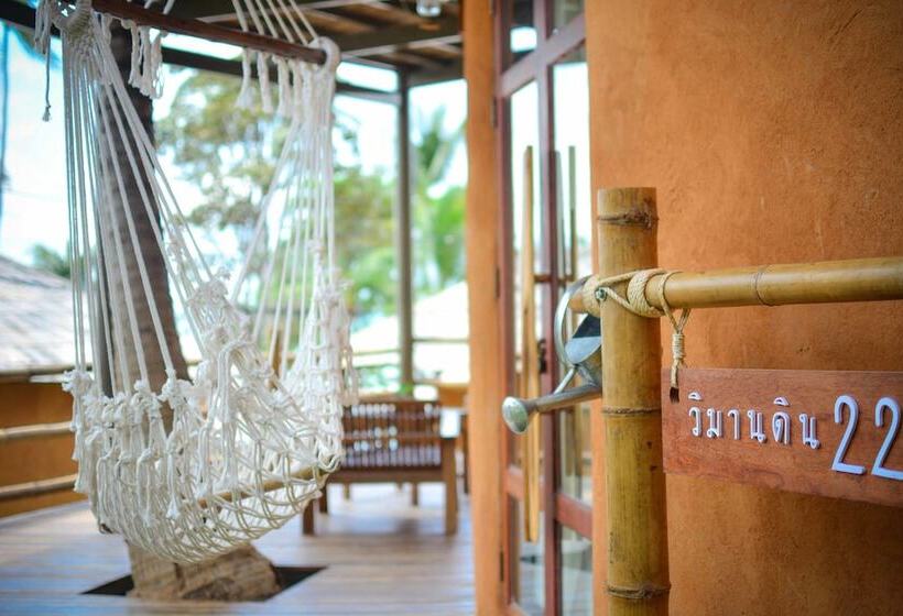 جناح عائلي, The Mud