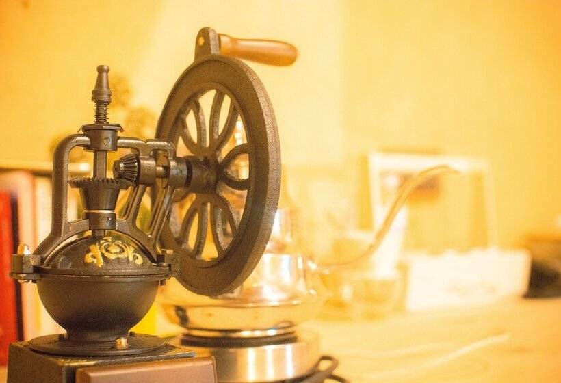 جناح عائلي, The Mud