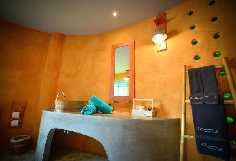 جناح عائلي, The Mud