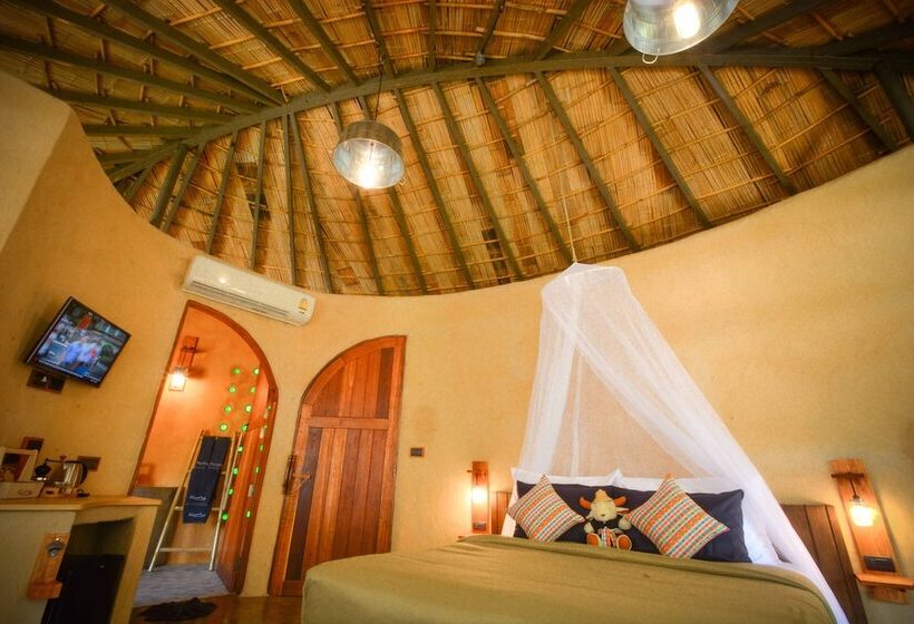 جناح عائلي, The Mud