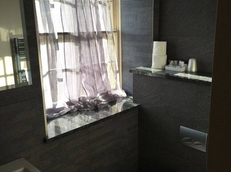 Номер Стандарт, The Peacock