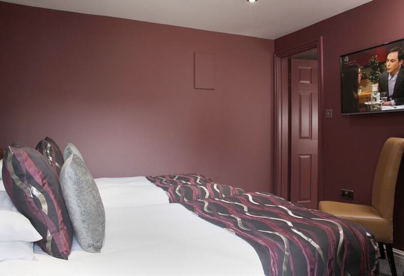 Семейный Номер, The Peacock