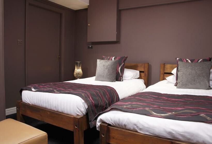 Семейный Номер, The Peacock