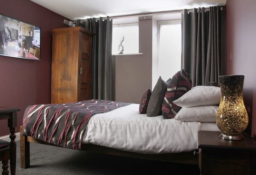 Семейный Номер, The Peacock