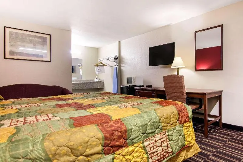 デラックススイート, La Trinidad Pension House
