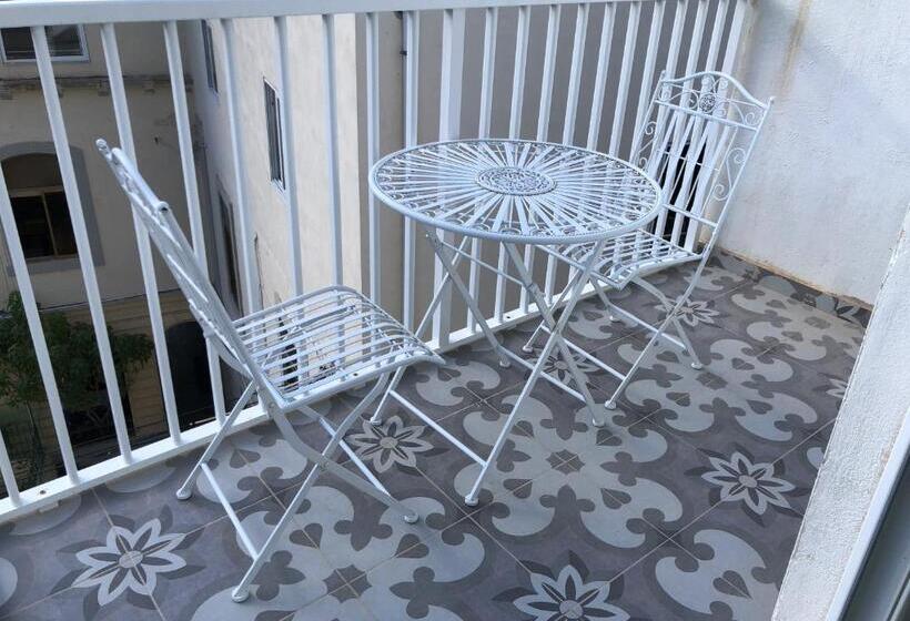 Deluxe Room with Balcony, Lh Sliema