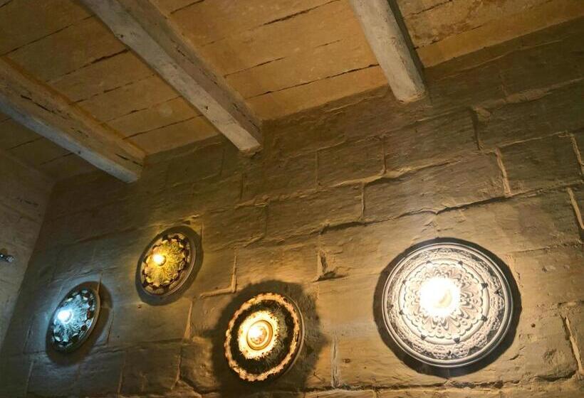 Basic Room, Lh Sliema