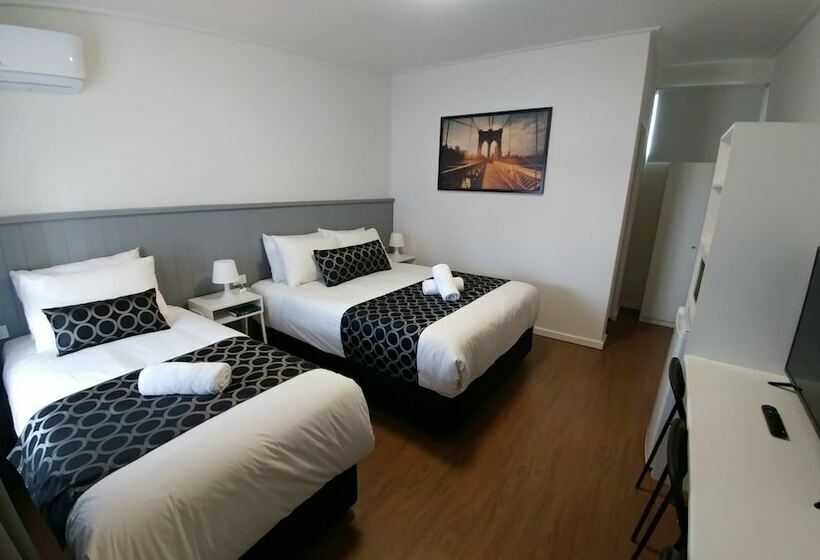 غرفة عائلية, Bega Motel