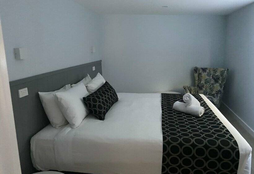 غرفة عائلية, Bega Motel