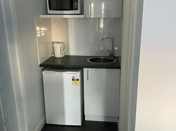 غرفة عائلية, Bega Motel