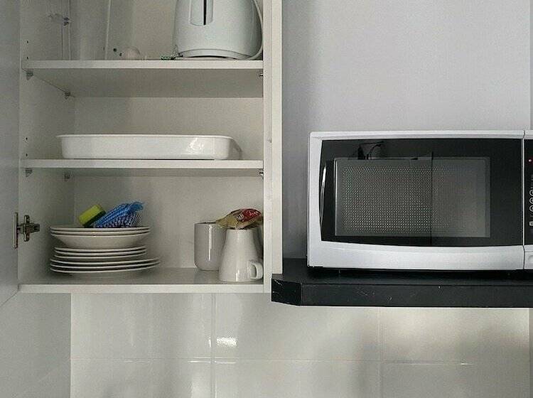 غرفة عائلية, Bega Motel