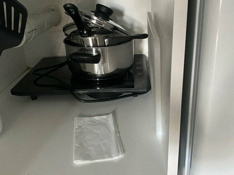 غرفة عائلية, Bega Motel