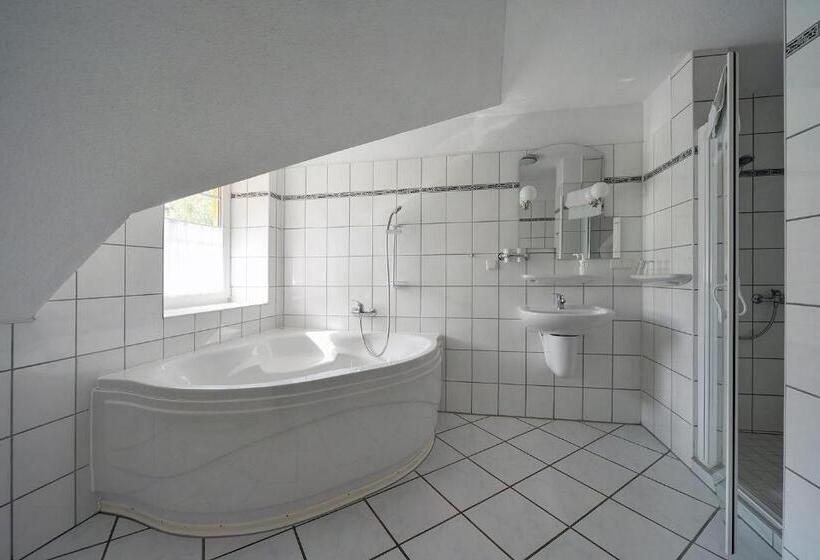 スタンダードスタジオ, Belweder   Przy Hotelu Golebiewski