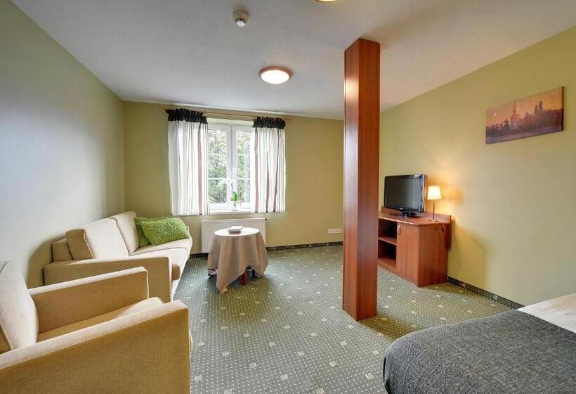 スタンダードスタジオ, Belweder   Przy Hotelu Golebiewski