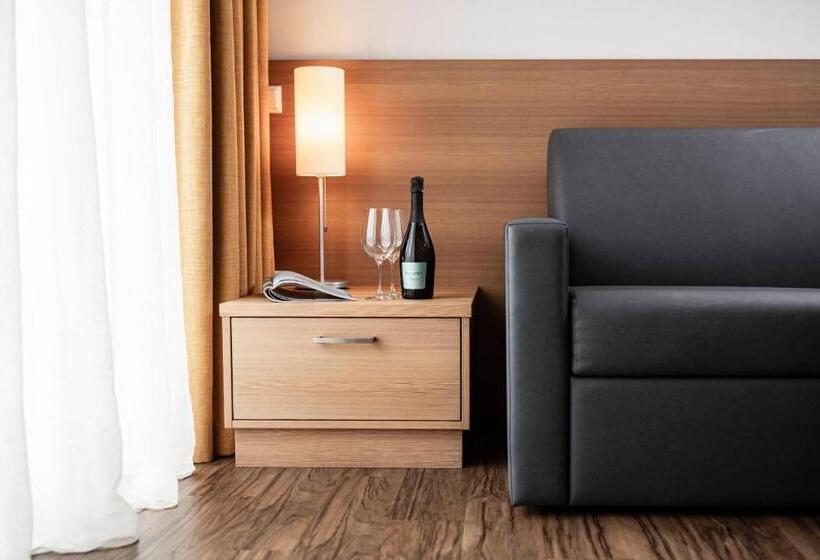 Comfort room with balcony, Amelia Rooms
