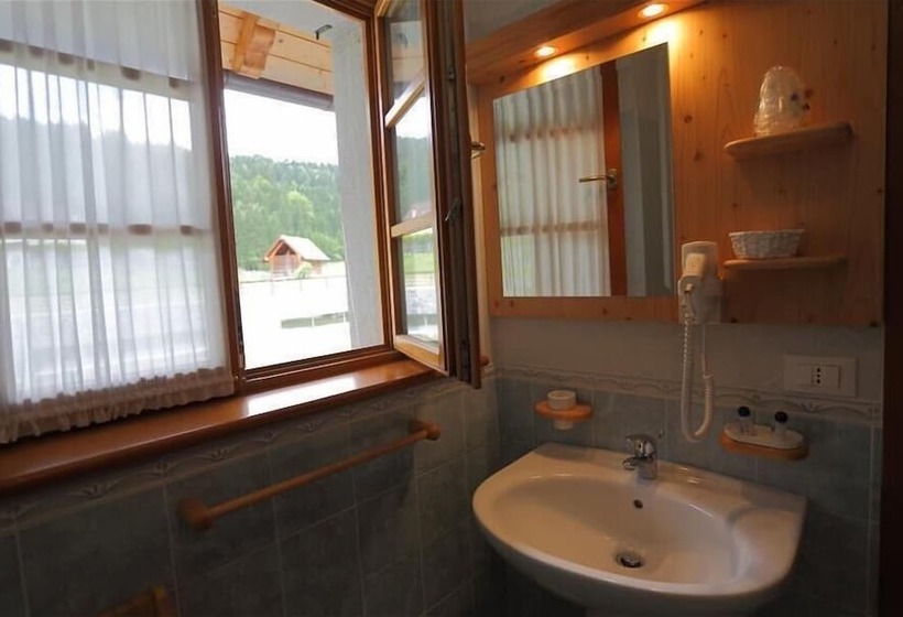 Номер Стандарт Вид на Горы, Aplis