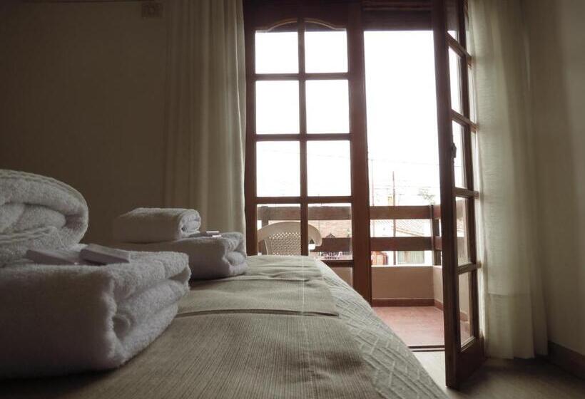 غرفة قياسية رباعية, Casa Piedra