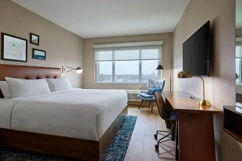 キングサイズベッドのスタンダードルーム, Four Points By Sheraton Houston Intercontinental Airport