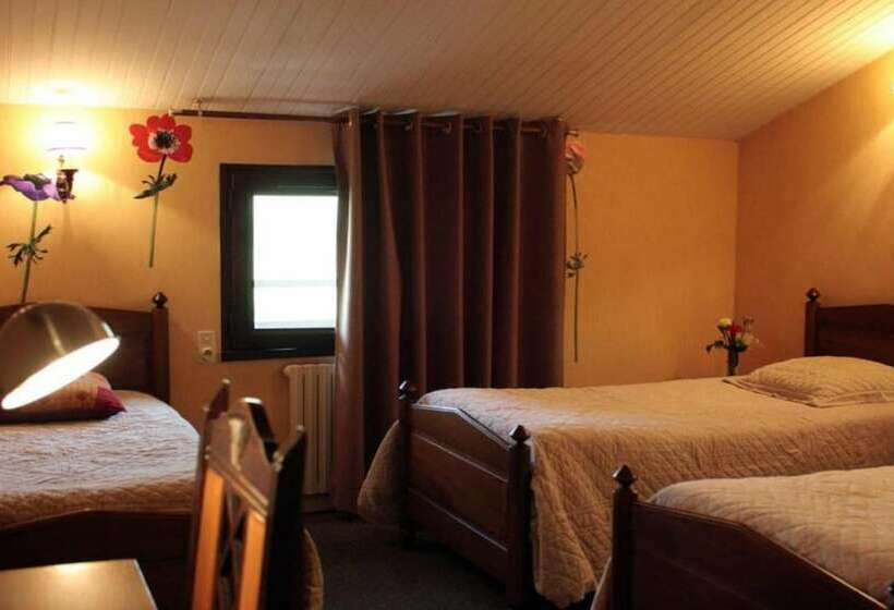 Номер Стандарт Трехместный, Logis Hôtel Et Restaurant La Bombardière