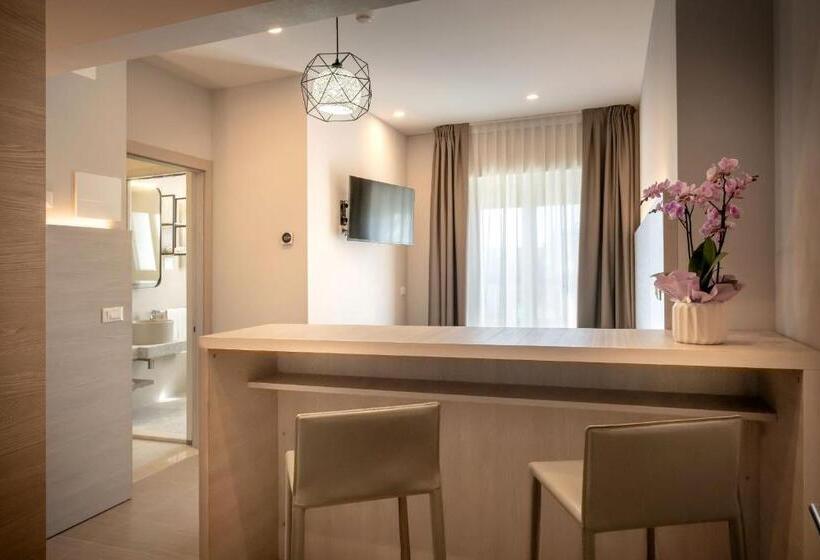 غرفة قياسية رباعية, Marco Polo