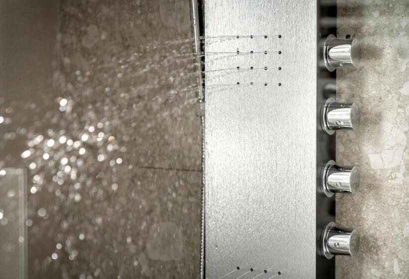 غرفة قياسية رباعية, Marco Polo