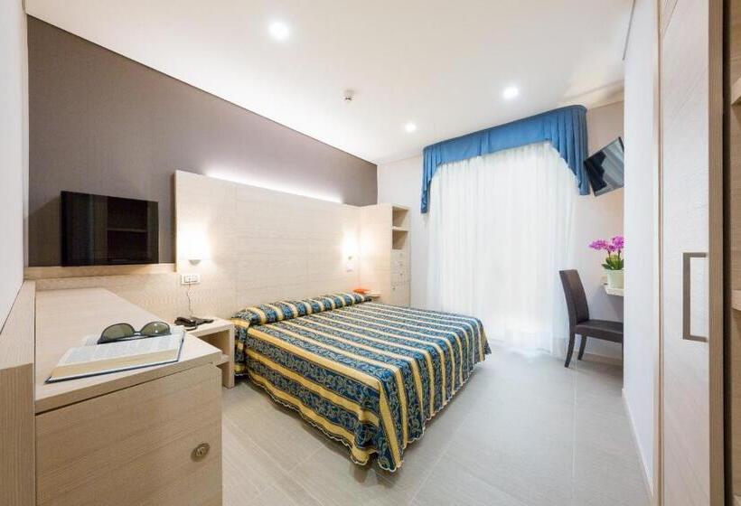 غرفة قياسية مزوَّدة بشُرفة, Marco Polo