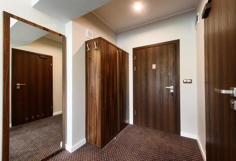 디럭스 룸, Nowy Dwór