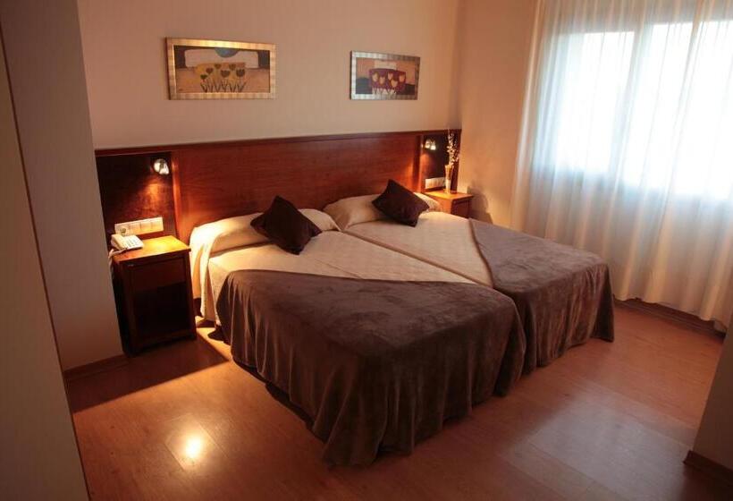 غرفة قياسية ثلاثية, San Cibrao