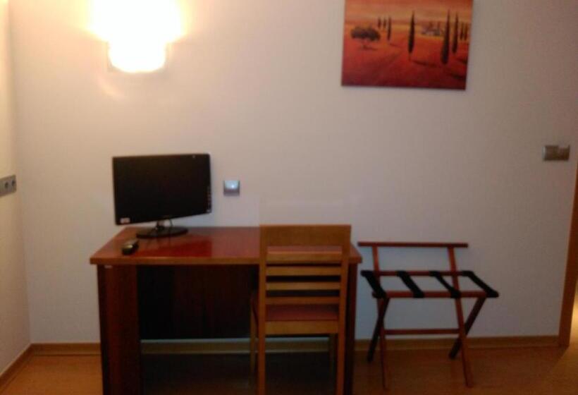 غرفة قياسية ثلاثية, San Cibrao