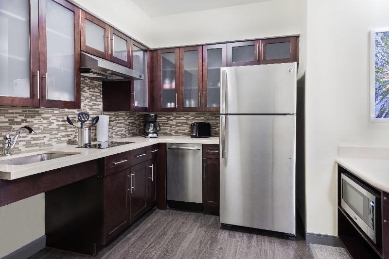 带大床的套房, Staybridge Suites   Miami International Airport, An Ihg