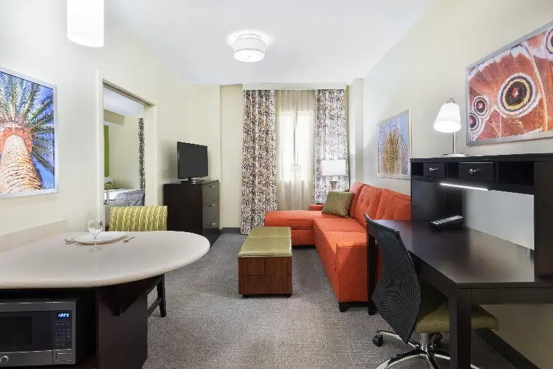 キングサイズベッドのスイートルーム, Staybridge Suites   Miami International Airport, An Ihg