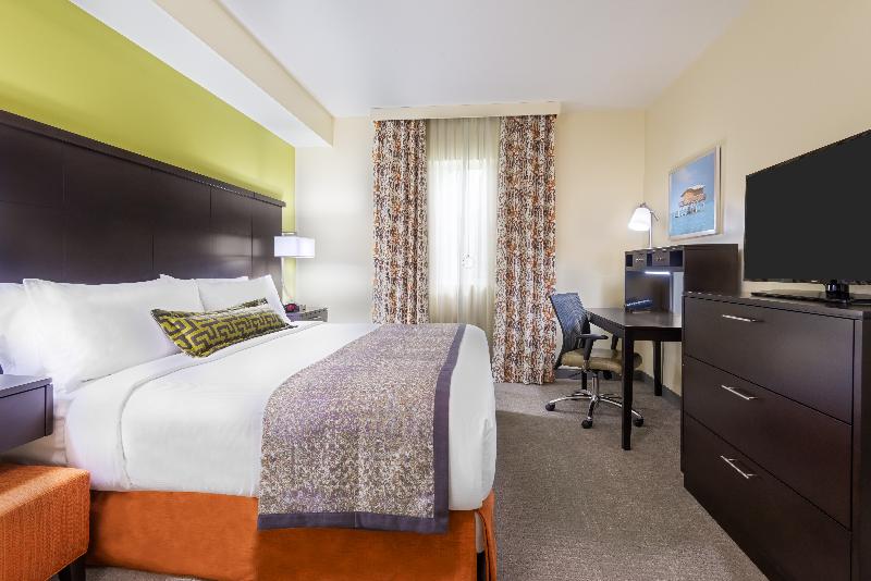 带大床的套房, Staybridge Suites   Miami International Airport, An Ihg