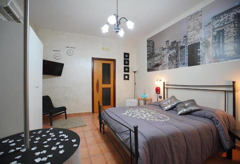 수피리어 룸, Stefany