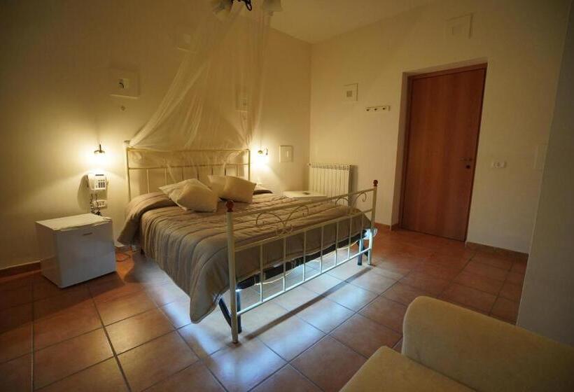 수피리어 룸, Stefany