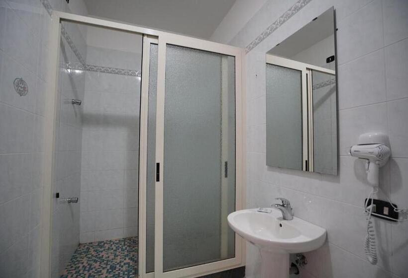 수피리어 룸, Stefany