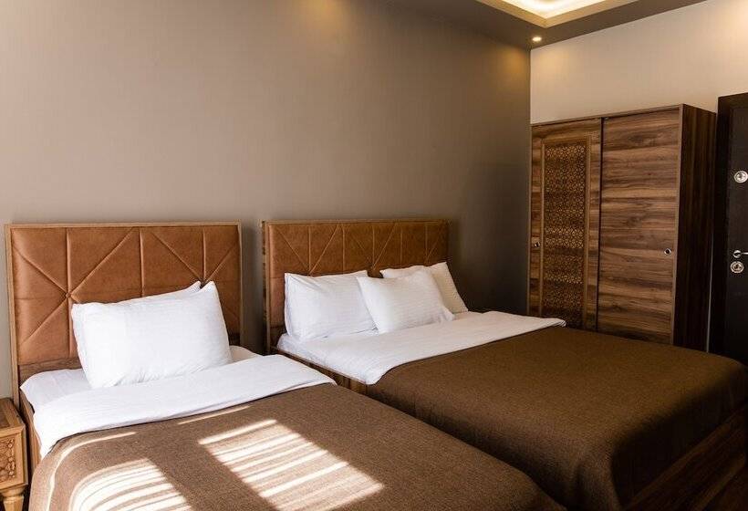 Habitación Triple Estándar, Taksim Mood