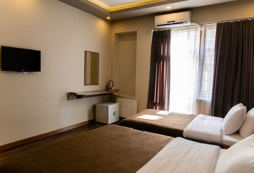 Habitación Triple Deluxe, Taksim Mood