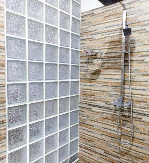 بنجلو سوبيريور, Munting Paraiso