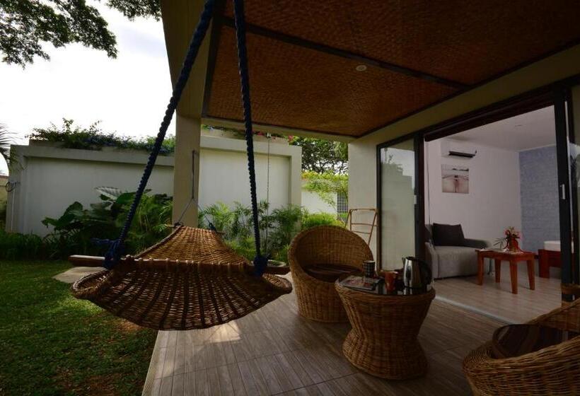 بنجلو سوبيريور, Munting Paraiso