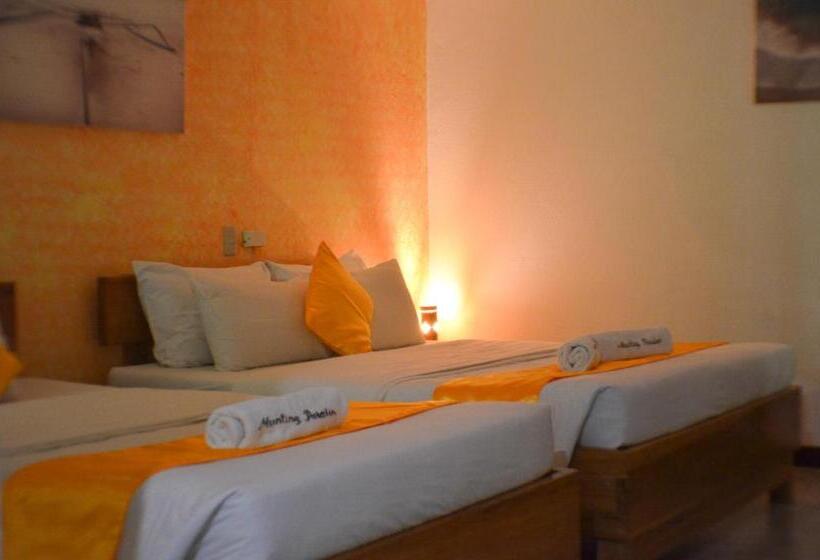 بنجلو عائلى, Munting Paraiso