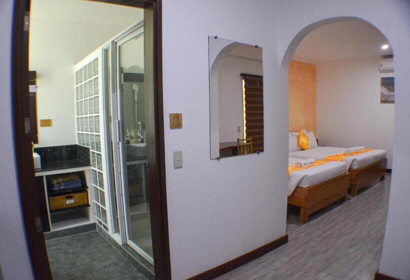 بنجلو عائلى, Munting Paraiso