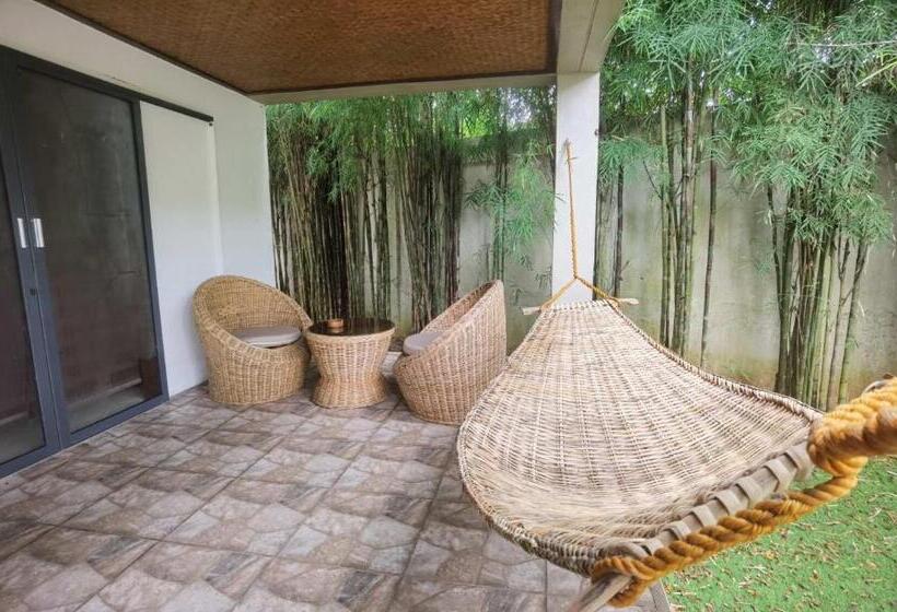 标准工作室, Munting Paraiso