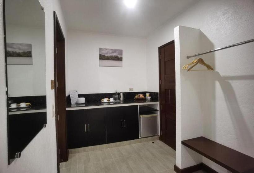 بنجلو سوبيريور, Munting Paraiso