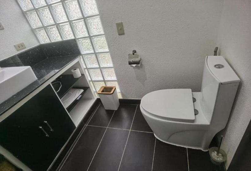 بنجلو سوبيريور, Munting Paraiso