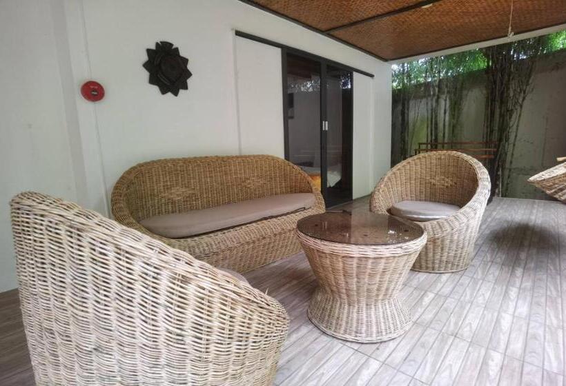 بنجلو عائلى, Munting Paraiso