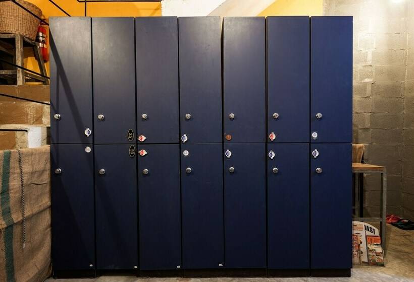 공동 객실, Wire Hostel Patong