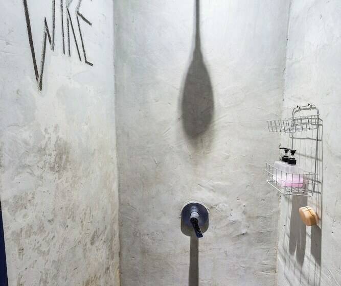 Кровать в Общей Комнате, Wire Hostel Patong