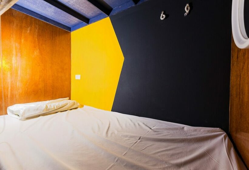 공동 객실, Wire Hostel Patong