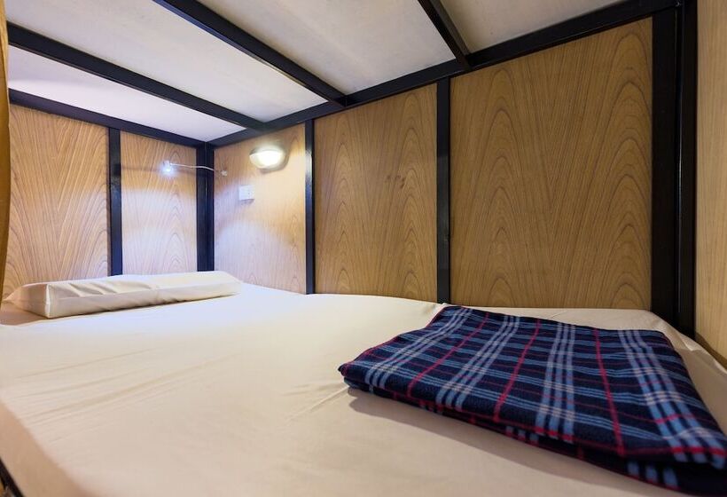 공동 객실, Wire Hostel Patong