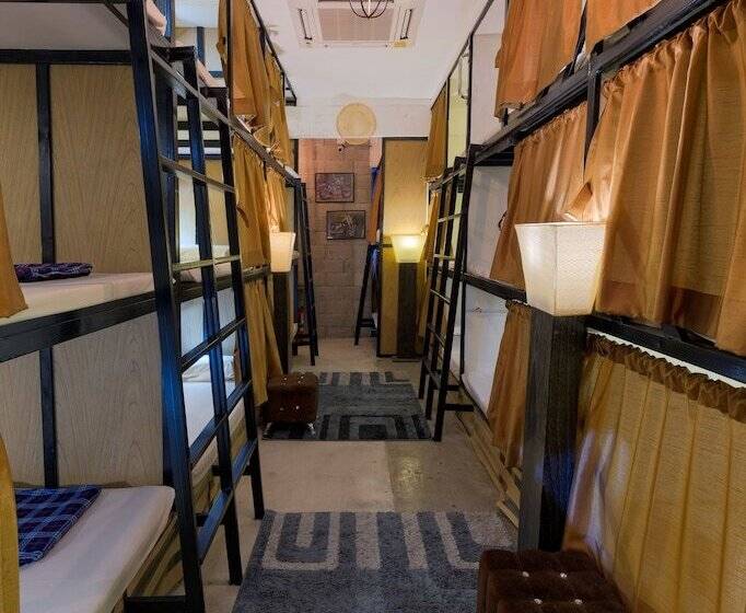 Кровать в Общей Комнате, Wire Hostel Patong